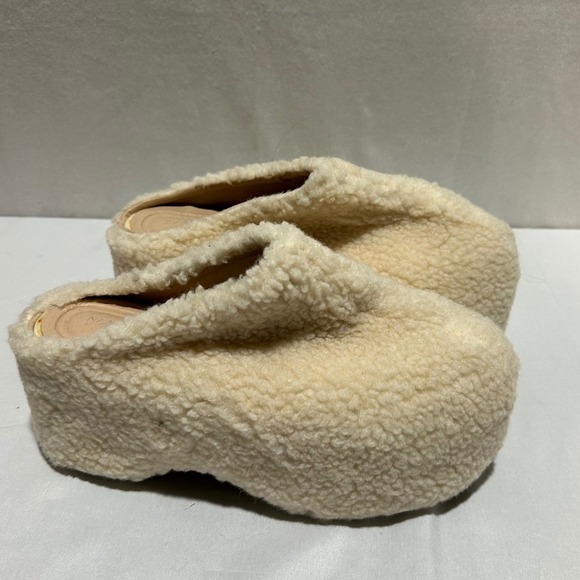 Azalea Wang Faux Sherling Platform Clogs Womens 6 Cream Fuzzy Teddy Mules Chunky - Picture 3 of 8